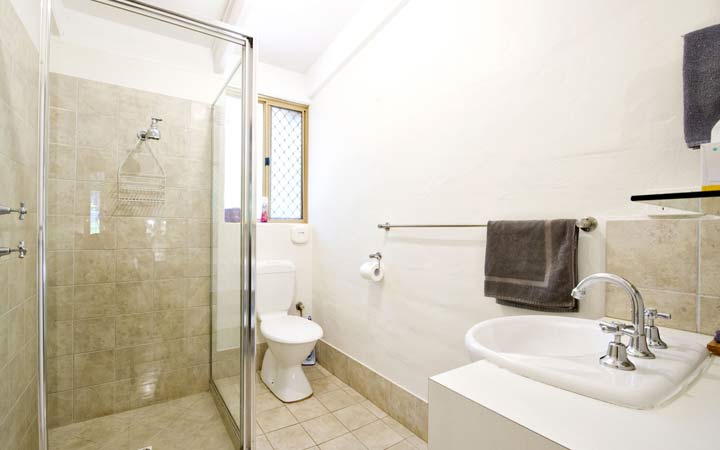 Private bathroom with shower, toilet and complimentry toiletries